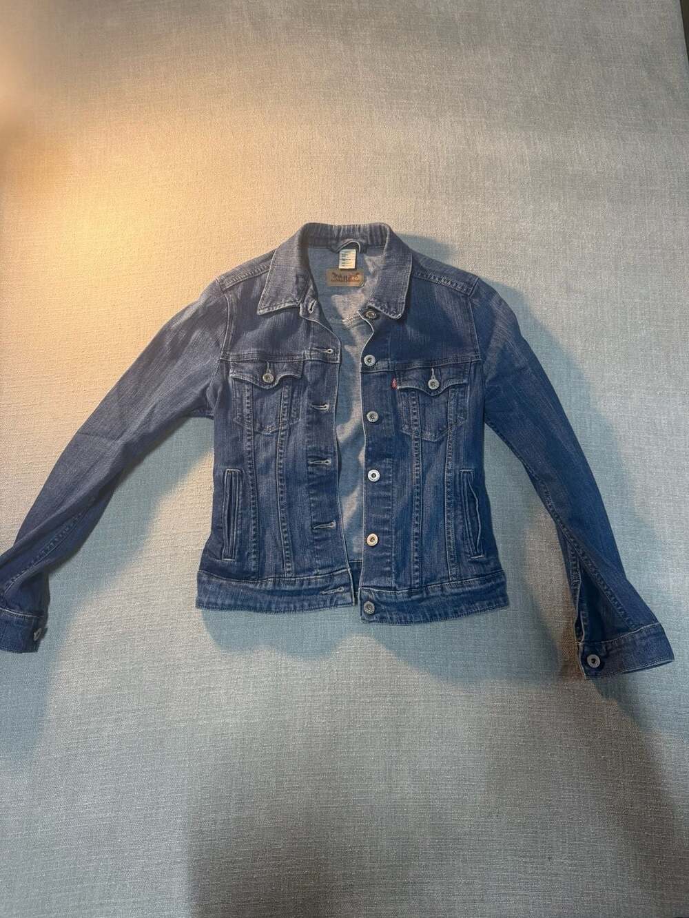 Levi's Classic Women's Denim Trucker Jacket